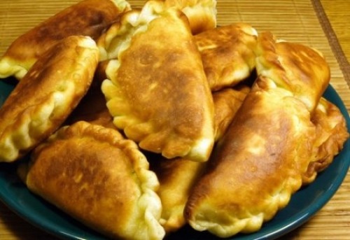 Пирожки с солеными огурцами Пирожки с солеными огурцами