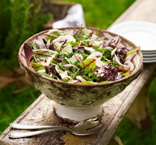 Салат із руколи й шпинату з грибами