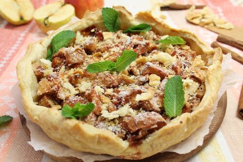 Слоеный пирог с яблоками и корицей Слоеный пирог с яблоками и корицей