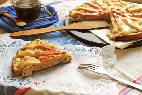 Пирог с курицей в соусе «Бешамель»