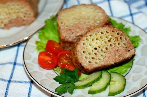 Рулет из фарша с макаронами
