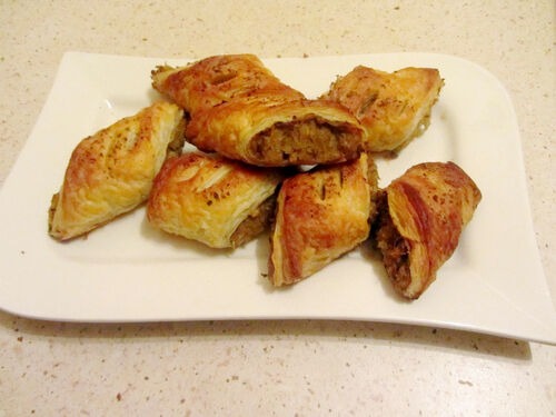 Слойки с квашеной капустой и грибами