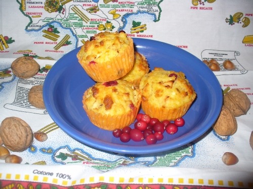 Маффины с яблоками и клюквой