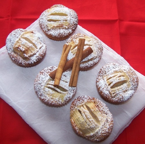 Простые маффины с яблоками