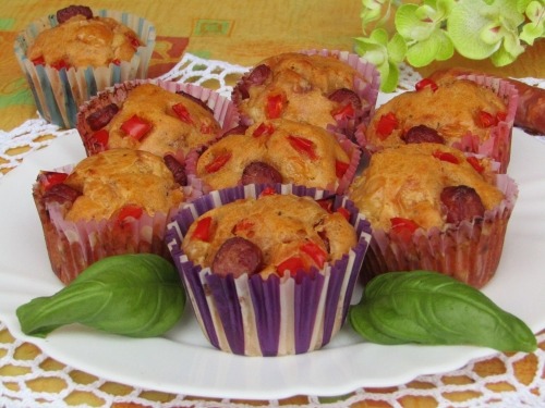 Маффины с колбасками, сыром и сладким перцем Маффины с колбасками, сыром и сладким перцем