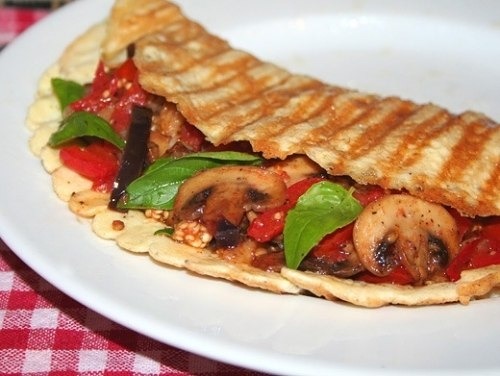 Омлет с грибами и овощами
