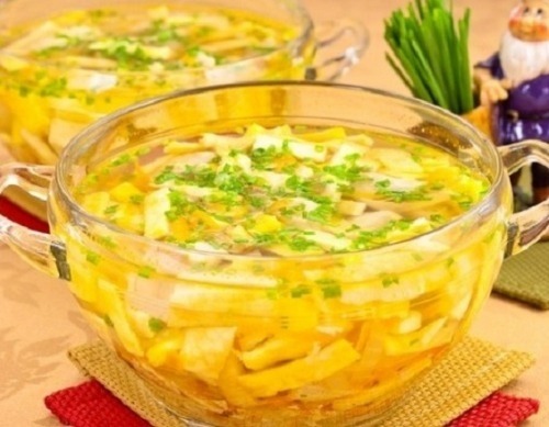 Куриный суп с яичными блинчиками