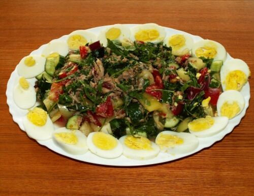 Салат с тунцом и рукколой Салат с тунцом и рукколой